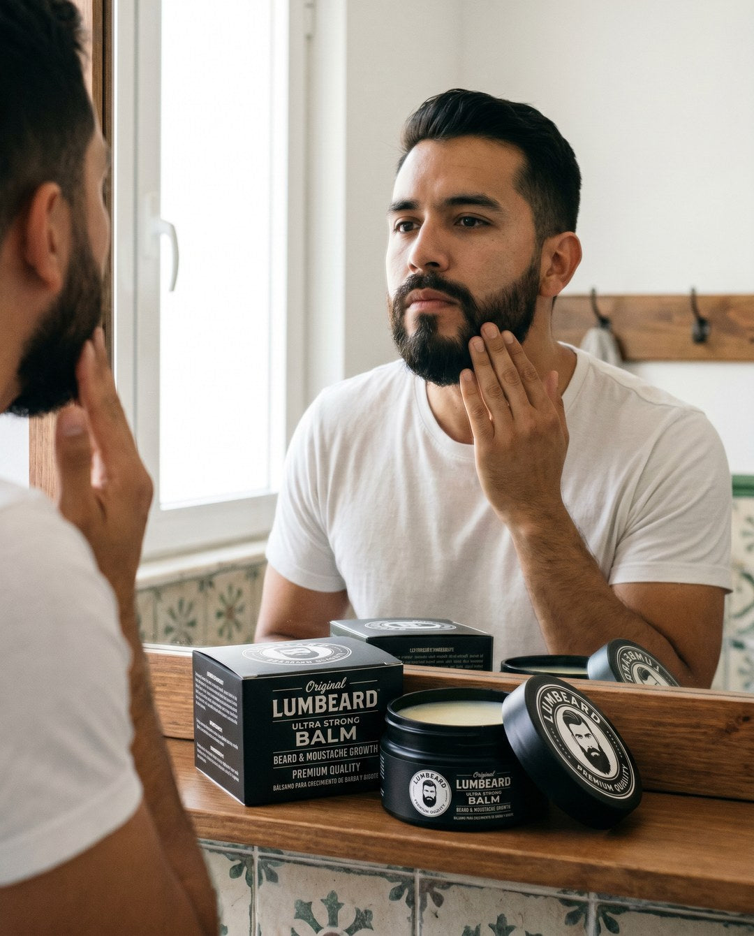 Aplicando el bálsamo en la barba